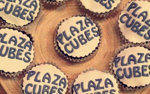 AKKOM CUPCAKE HAPPY HOUR!
