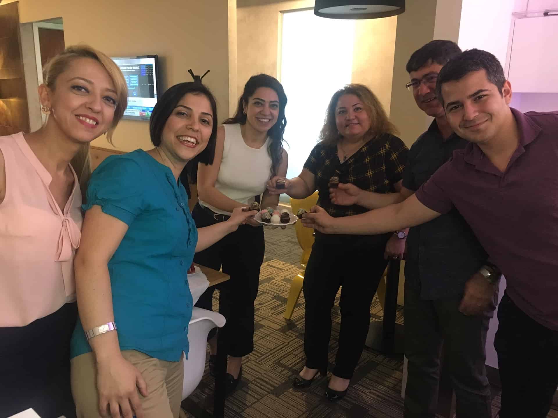 THE PARAGON CUPCAKE HAPPY HOUR!